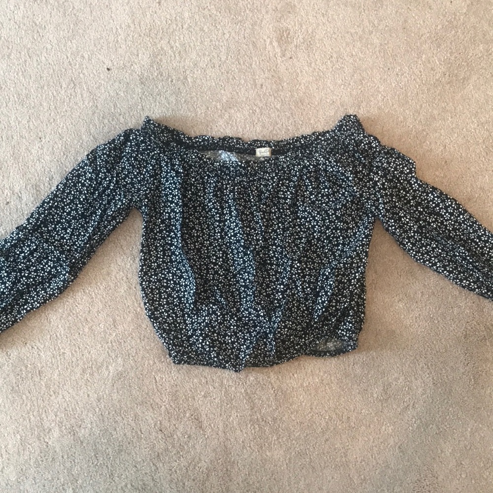 Off the shoulder long sleeve crop